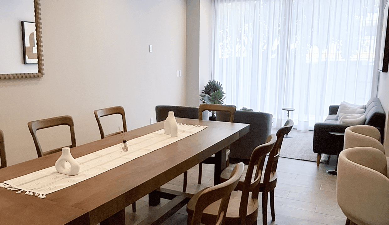 puerta saltelite showroom (2)