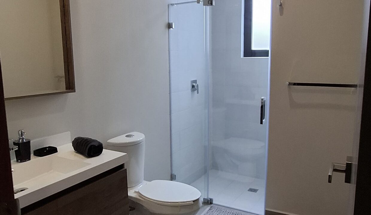 puerta saltelite showroom (20)