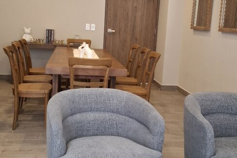 puerta saltelite showroom (5)